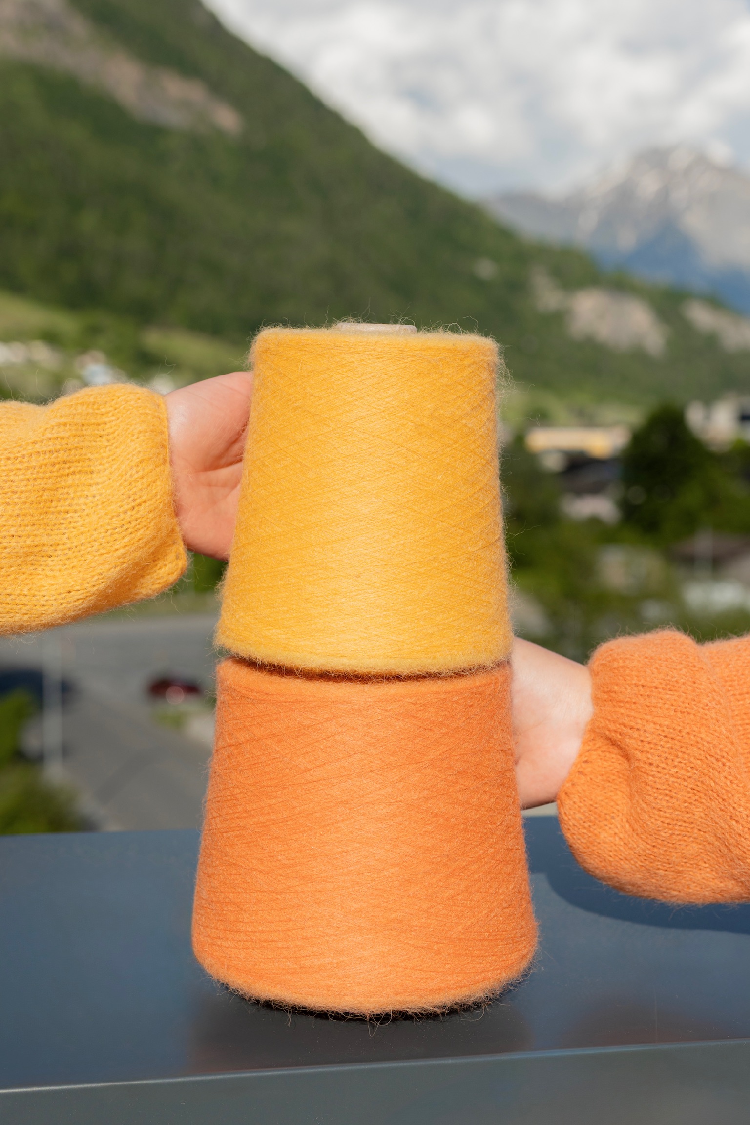 Zimpfer Wolle Selezione – Fil brushed en Baby Yak et cachemire 1800 m / 100 g col. Mandarine veloutée photo 3